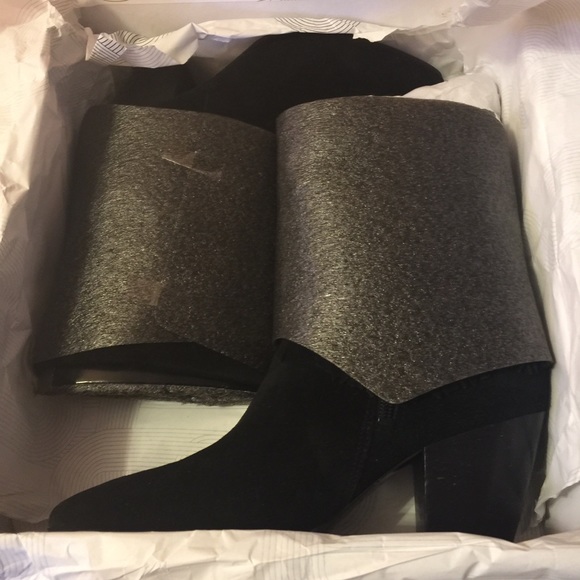 🌺Final Price w/$4.99 Shipping🌺Belle Yardley Studded Fringe Booties - Picture 6 of 8